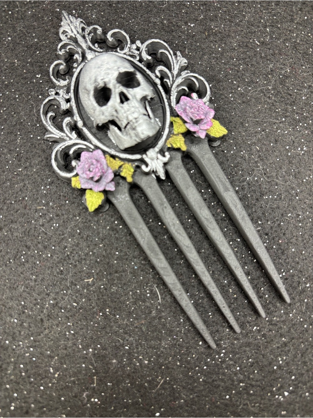 Gothic Skull Hair Comb with Pink Rose Accents - Picture 4 of 5